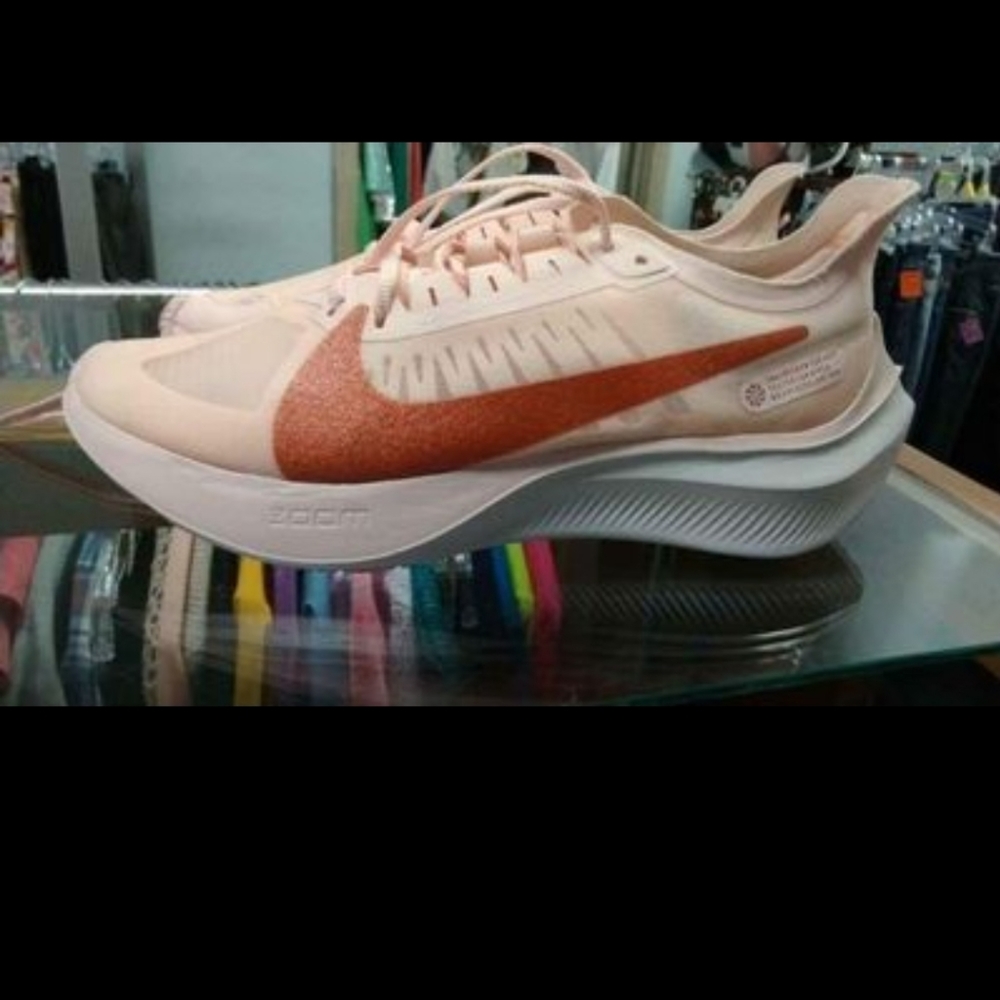 Nike zoom gravity